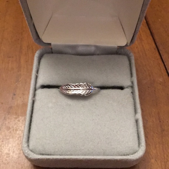 STERLING SILVER FEATHER RING - Picture 1 of 7